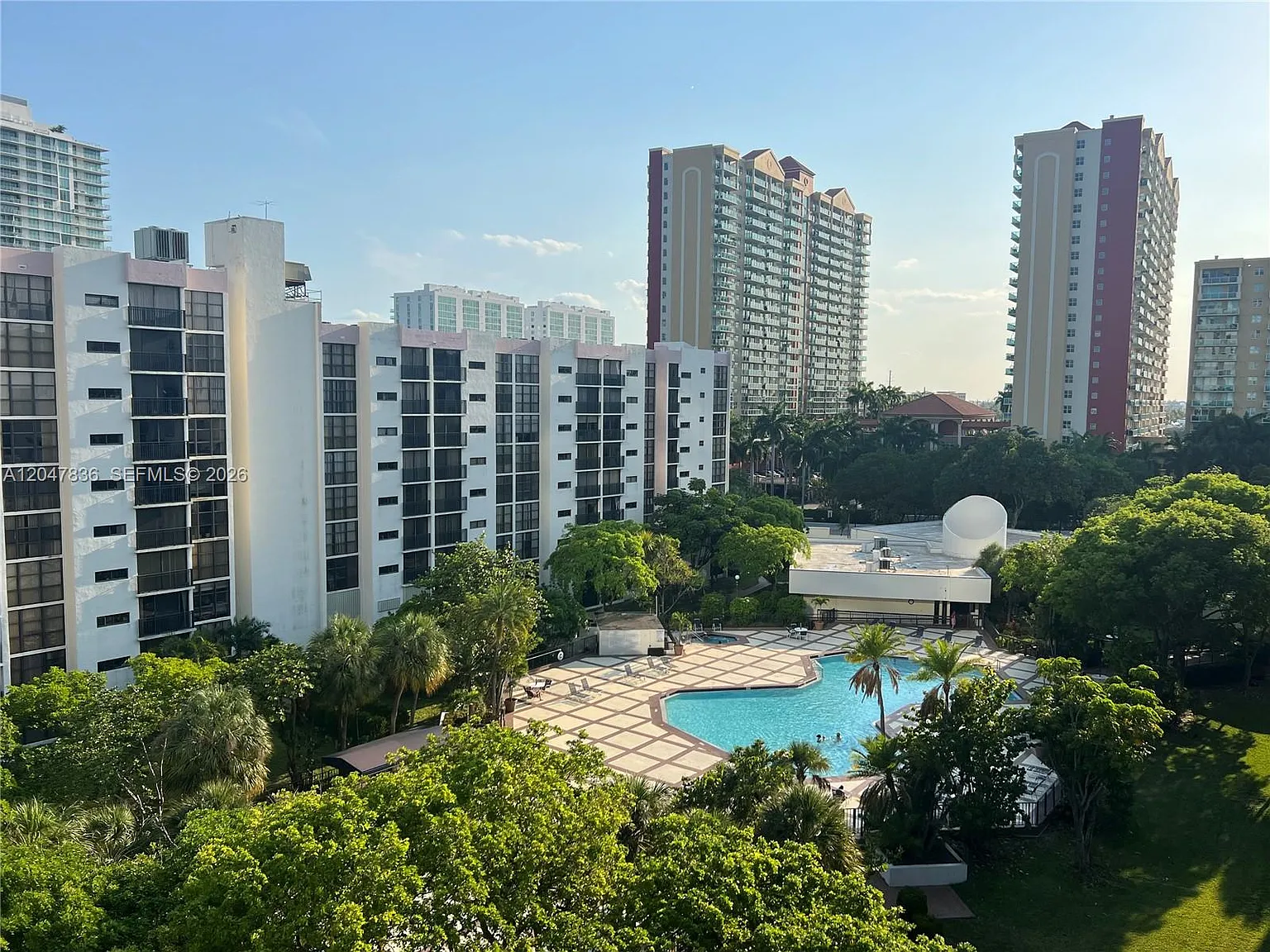 Plaza Of Americas Condo — Photo 1
