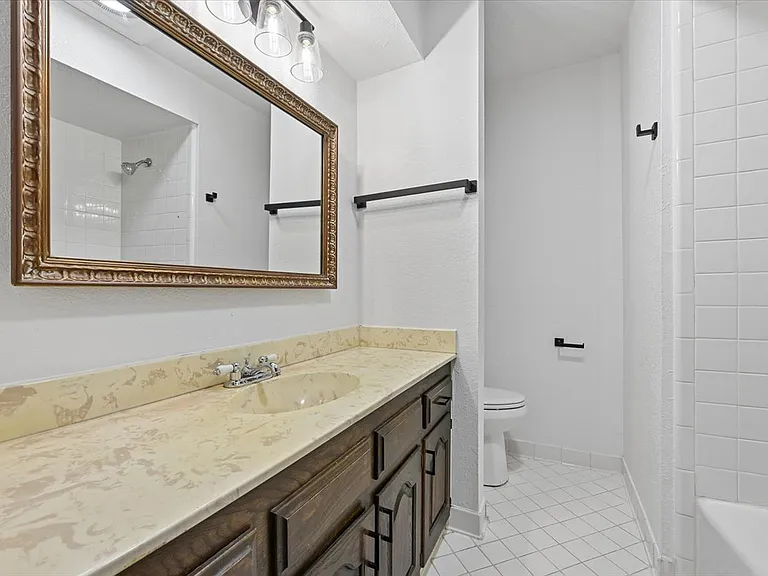 1012 W Madison St N — Photo 16
