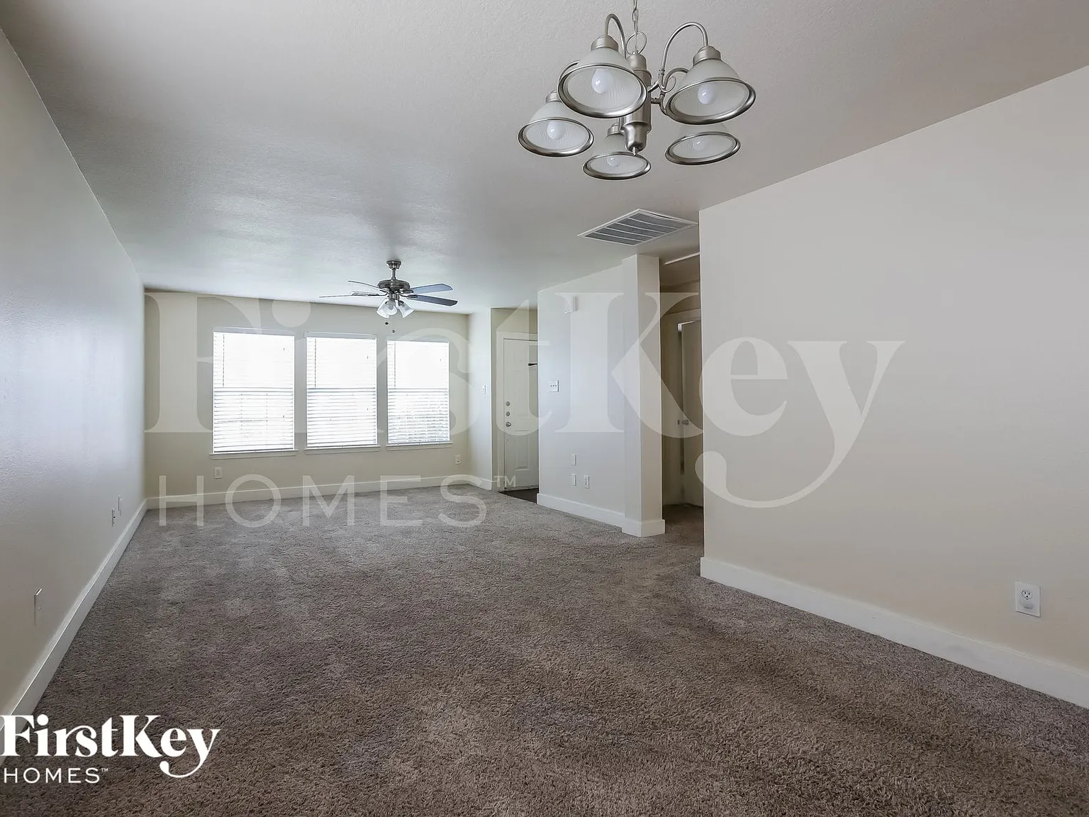 3 bed, 2.0 bath, 1308 sqft, $1,755 — Photo 4