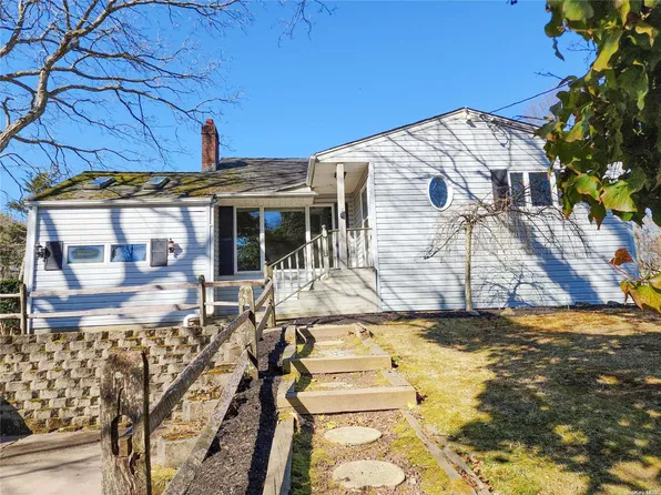 48 Oregon Avenue, Medford, NY 11763