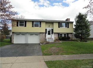 90 Crownview Ter, Hamburg, NY 14075