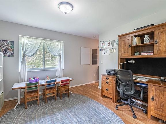 5th image of 188 Saundra Ct