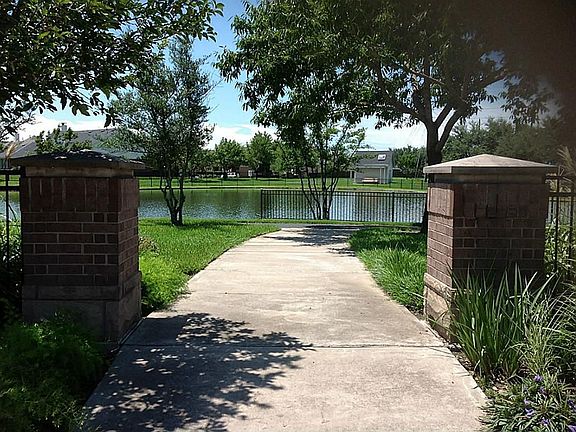 3rd image of 5806 Coral Springs Ct