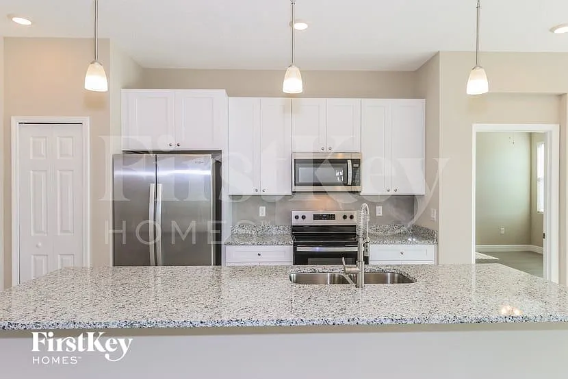 4 bed, 2.0 bath, 1750 sqft, $1,785 — Photo 4