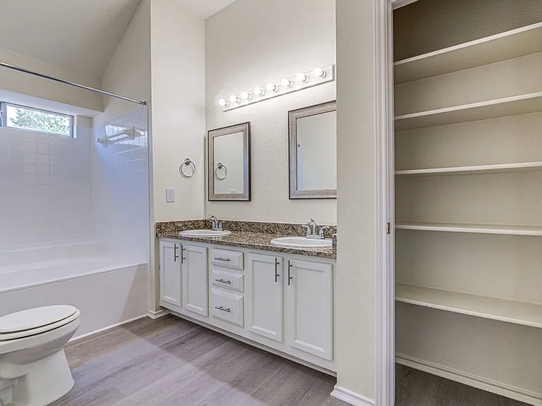1604 Southwestern Trl — Photo 10