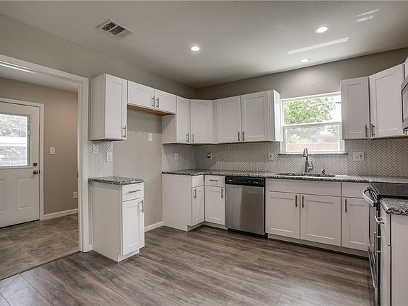 4th image of 2864 Searcy Dr