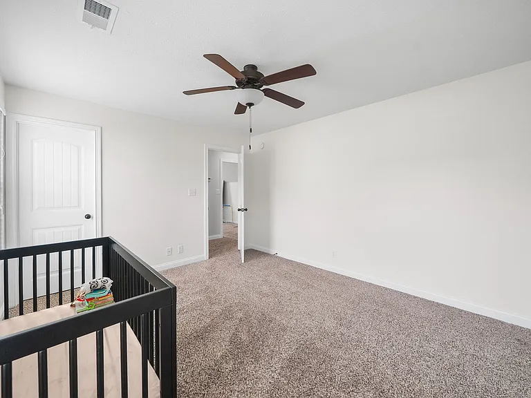 404 Sedgwick Ln — Photo 21