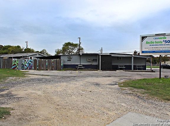 4th image of 3503 Commercial Ave
