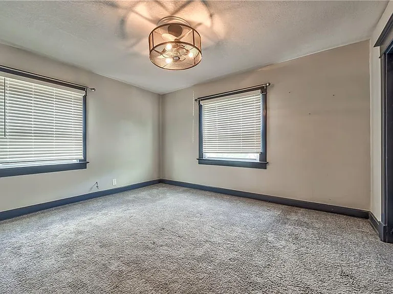 2941 Victor St — Photo 9