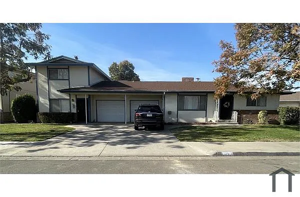 3735 E Hampton Way photo 1