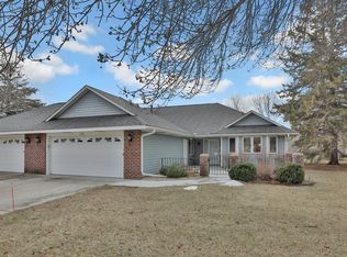 1122 Lois Ct, Shoreview, MN 55126
