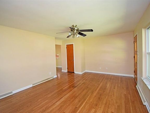 5th image of 456 Eastview Dr