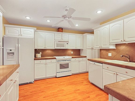 3rd image of 1033 E Cypress Dr #V-22