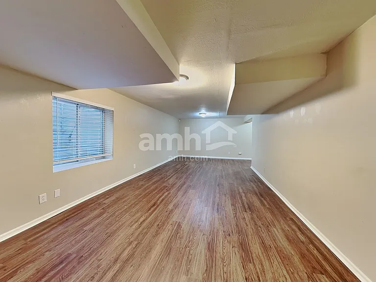 2325 Hyacinth Rd — Photo 24
