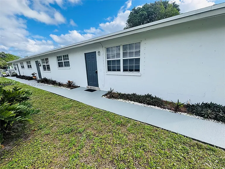 631 NW 11th Ave #B — Photo 13