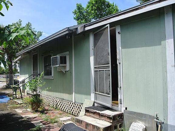 2nd image of 3813 Temple St