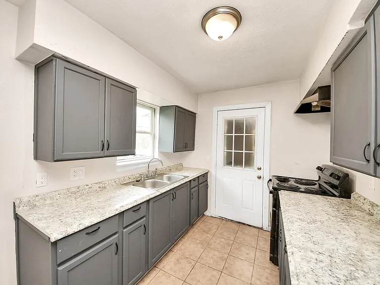 10506 Sierra Dr — Photo 14