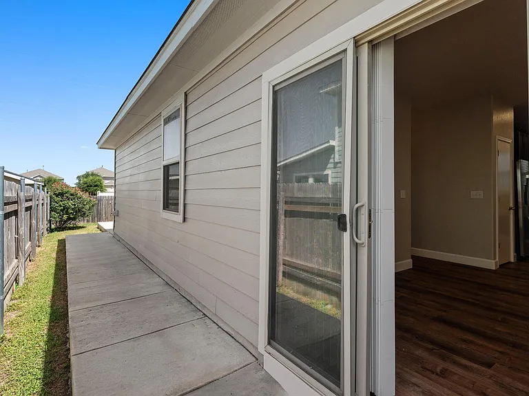 374 Triumph Rd — Photo 28