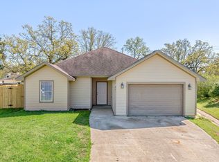 2396 Driftwood Dr, Bryan, TX 77803