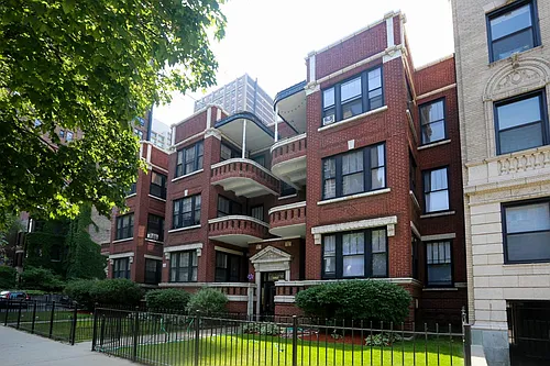 445 W Melrose St Photo 1