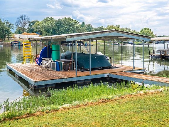 3rd image of 372 Lake Viking Ter
