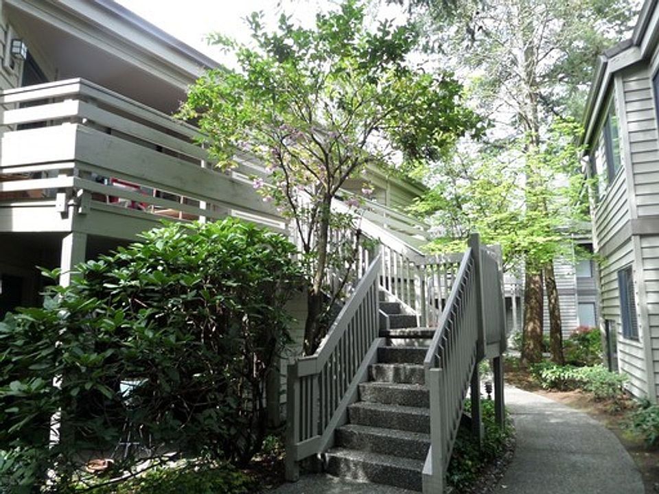1st image of 1318 Bellevue Way NE APT 6