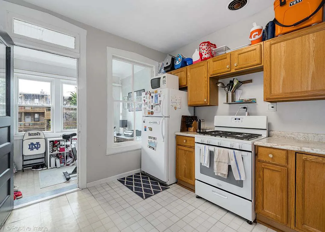 2 bed, 1300 sqft, $2,550 — Photo 2