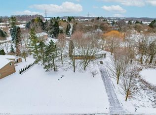 39 Bannockburn Rd, Kitchener, ON N2R 1M1