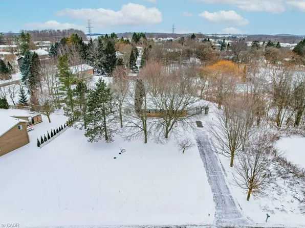 39 Bannockburn Rd, Kitchener, ON N2R 1M1