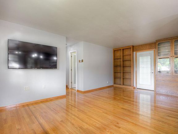 5th image of 8509 Chicago Ave S