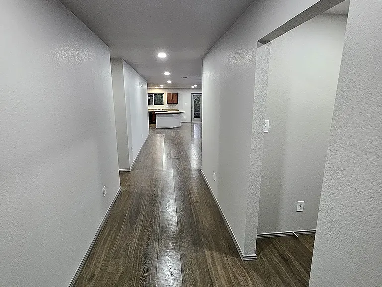 1401 Niagara Falls Ct — Photo 7