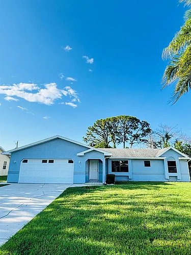 337 NW Tyler Ave Photo 1