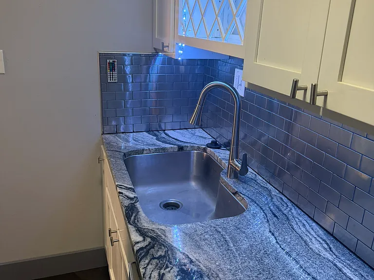 838 Oak St #D — Photo 6