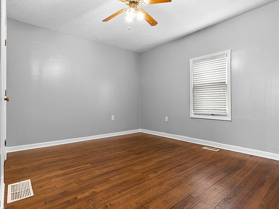 4th image of 37 Ashland Ave