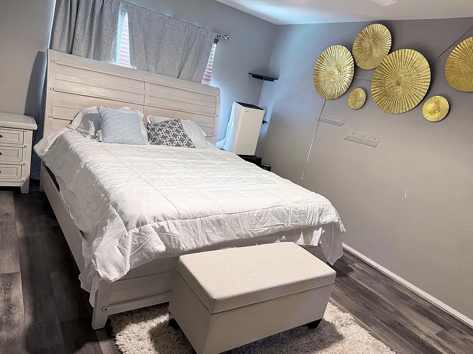 Desert Lily St
