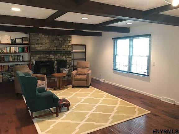 3rd image of 1 Laurel Dr