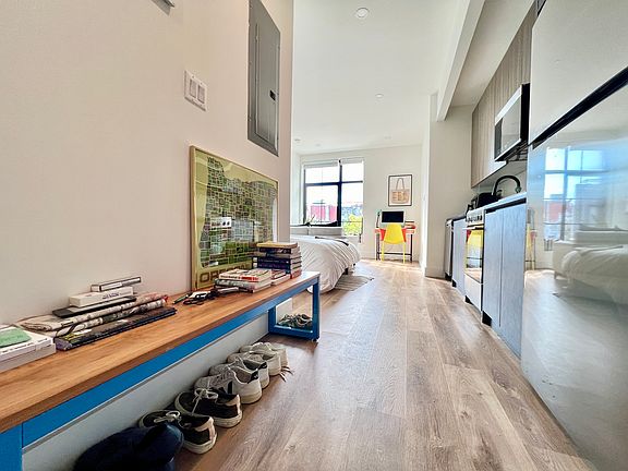 5th image of 1104 Bedford Ave APT 402
