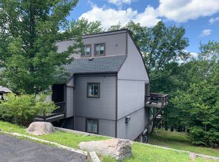 125 Cross Country Ln, Tannersville, PA 18372