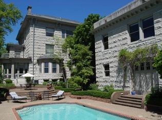 36 Portland Pl, Saint Louis, MO 63108
