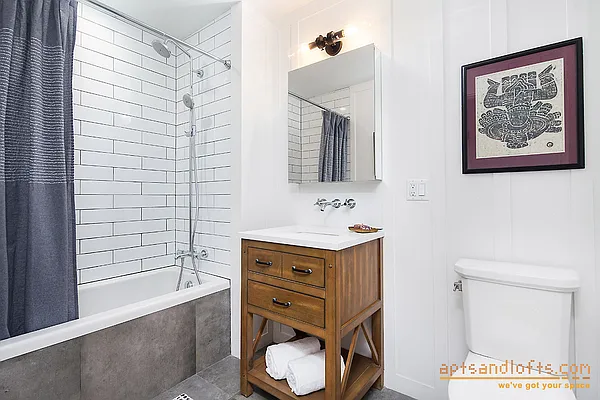 Sold by aptsandlofts.com | media 21