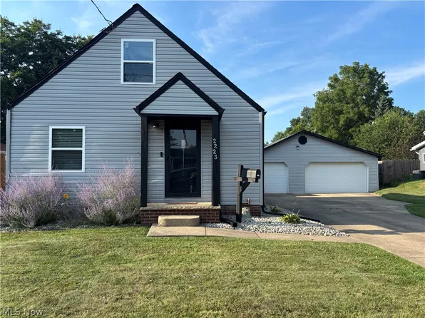 2223 22nd St NE, Canton, OH 44705