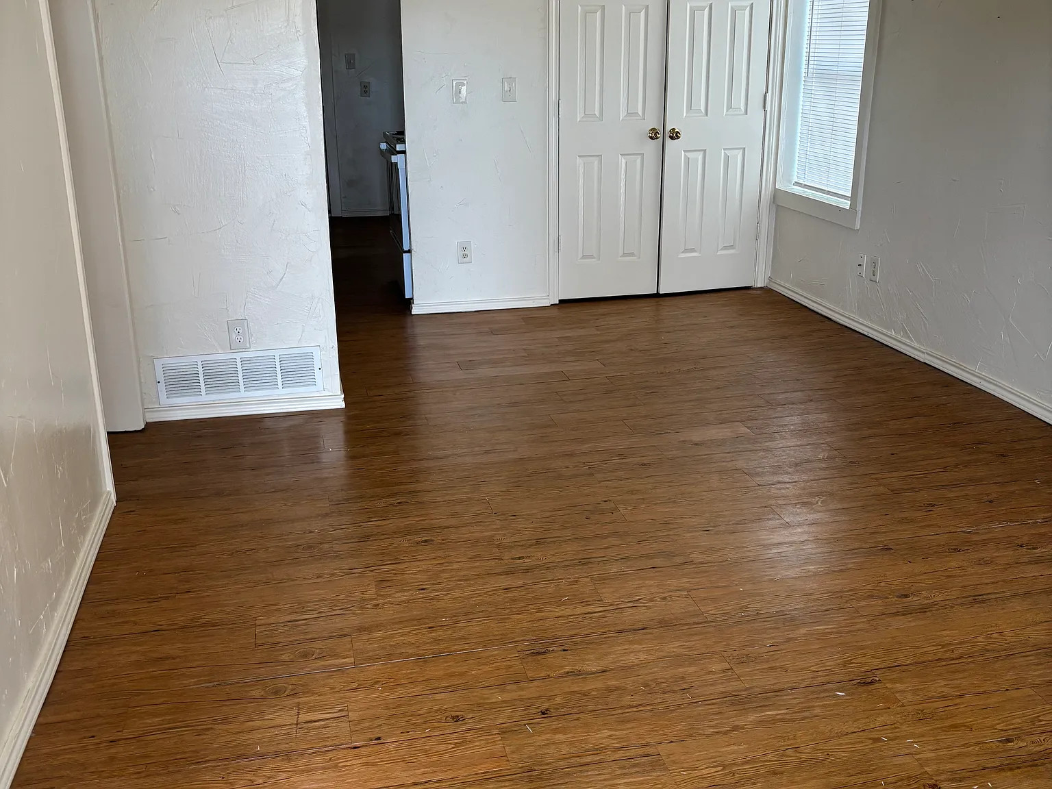 2 bed, 768 sqft, $950 — Photo 2