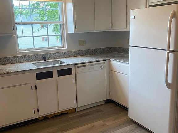 2nd image of 32C Chestnut Ct #32C