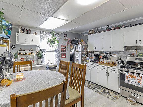 5th image of 468 Eddy St