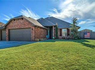 828 SW 10th St, Moore, OK 73160