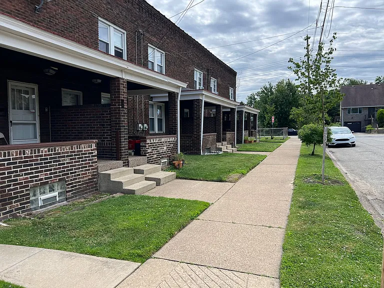 Charming Updated 2BR Home with New Flooring & Rear Porch — Photo 15