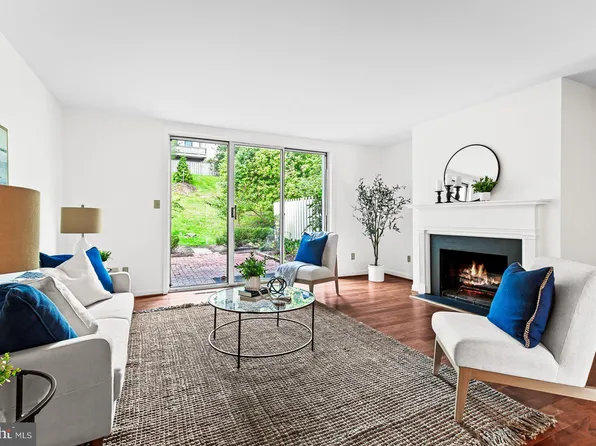 4 Palmer Green Ct, Baltimore, MD 21210