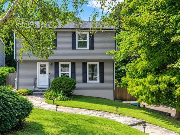 39 Okinawa Ave, Warwick, RI 02889