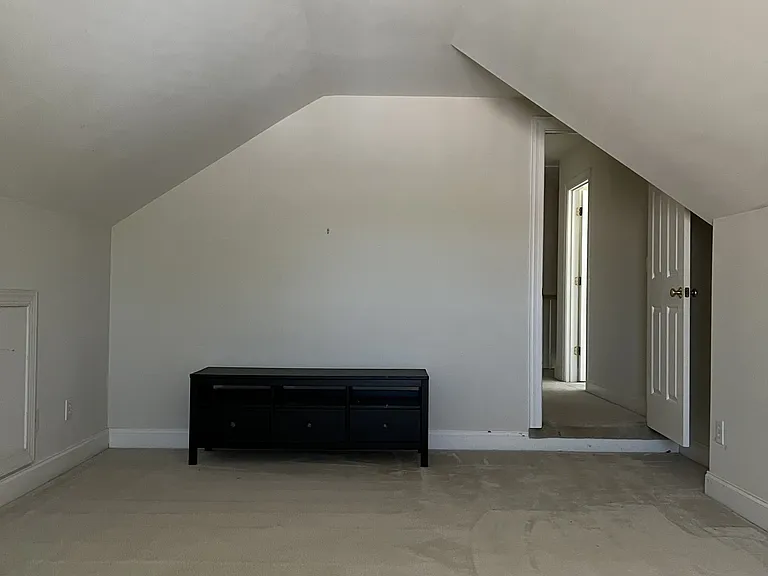 Bonus Room (upstairs) - spacious, can be used as Play Room