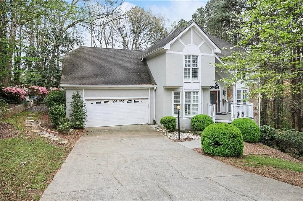 5 bed, 3.5 bath, 3752 sqft, $4,000 — Photo 1